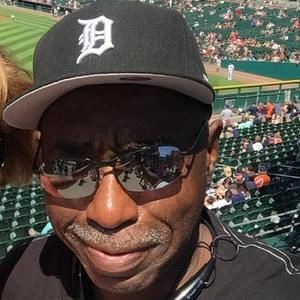 Meet your Posher, Louis